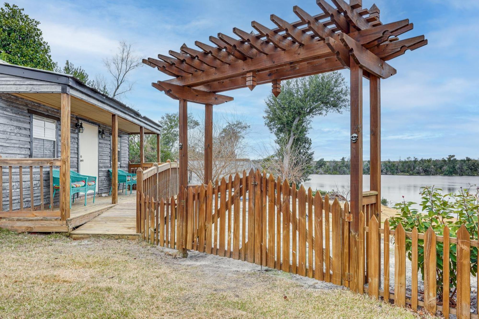 Lakefront Panama City Studio With Hot Tub Access Zewnętrze zdjęcie